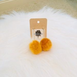 🌸NEW, Chain Link Pom Pom Earrings